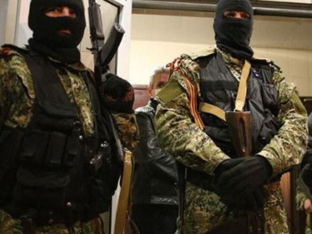 В Луганской области террористы ввели "комендантский час"