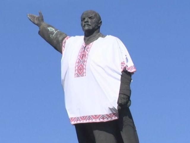 Милиция в Запорожье не увидела в переодевании Ленина нарушений закона Милиция в Запорожье не увидела в переодевании Ленина нарушений закона