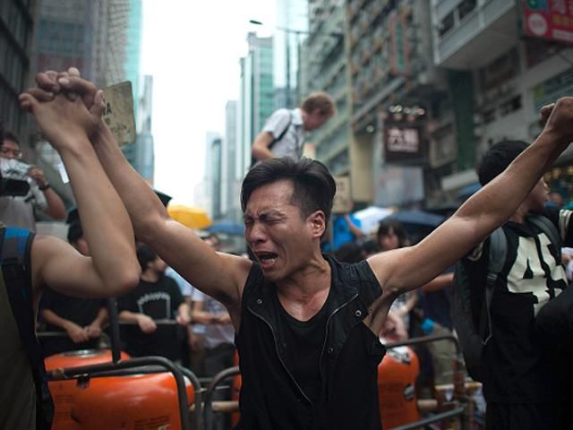 Тисячі протестувальників знову заповнили вулиці Гонконга
