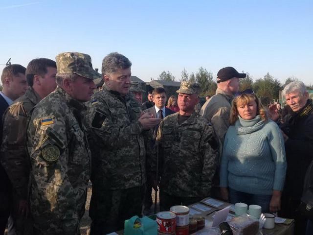 Президент прибыл на военный полигон под Житомиром (Фото)
