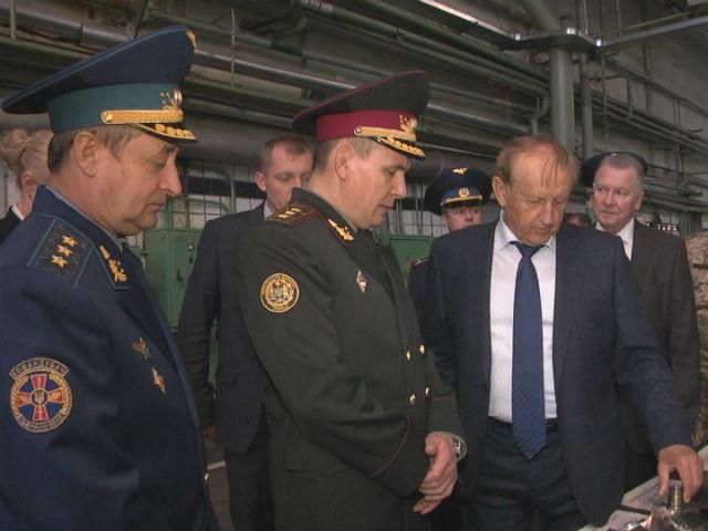 Міністр оборони оглянув техніку на військових заводах Запоріжжя