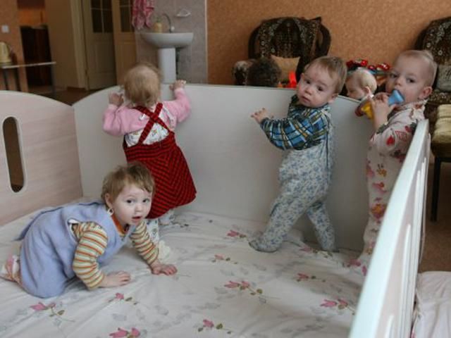 Уже 8 сиріт, яких терористи хотіли вивезти в Росію, всиновили Уже 8 сиріт, яких терористи хотіли вивезти в Росію, всиновили