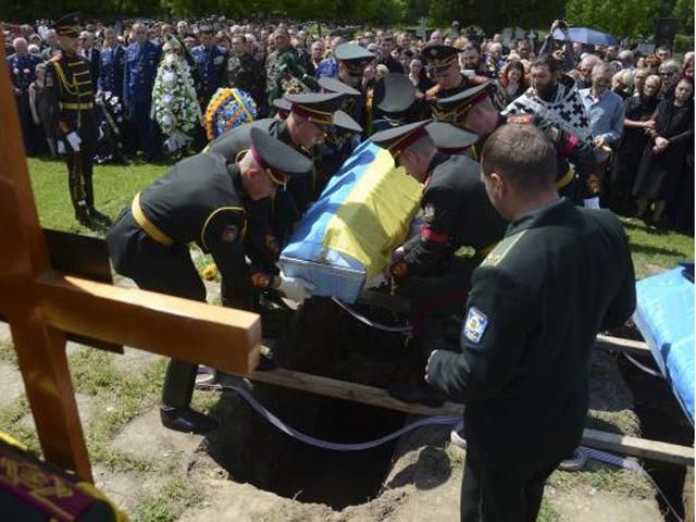 МВС ідентифікувала 200 невпізнаних тіл загиблих у зоні АТО МВС ідентифікувала 200 невпізнаних тіл загиблих у зоні АТО