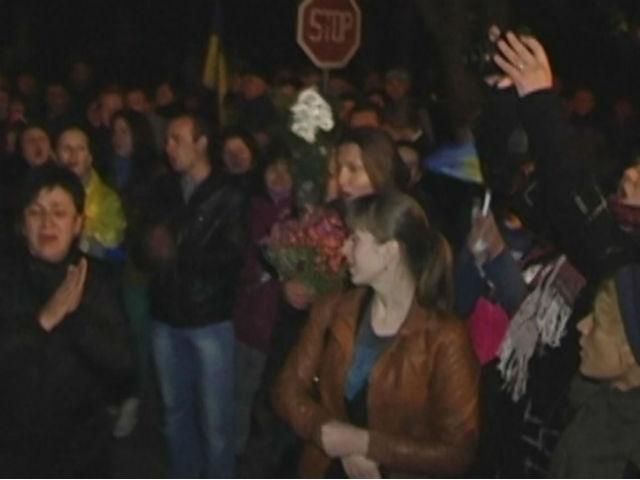 "Киборги", которые защищали Донецкий аэропорт, вернулись домой "Киборги", которые защищали Донецкий аэропорт, вернулись домой