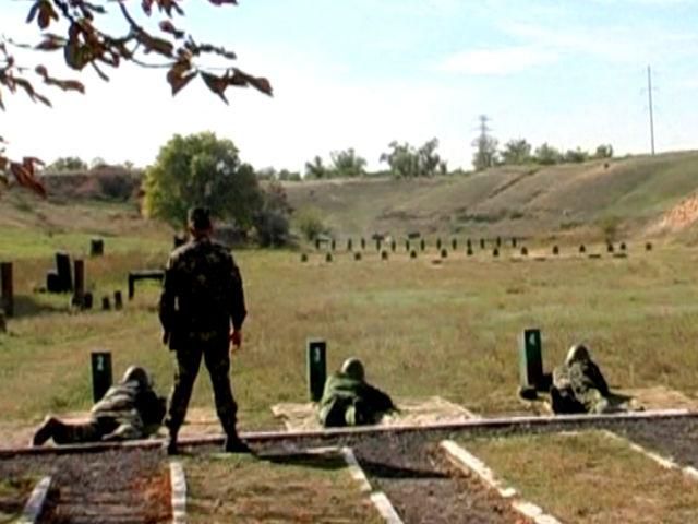 В окрестностях Херсона добровольческие роты проходят военную подготовку В окрестностях Херсона добровольческие роты проходят военную подготовку