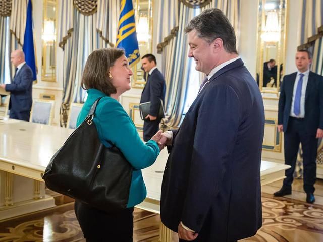 Порошенко і Нуланд обговорили питання військового-технічного співробітництва між Україною та США
