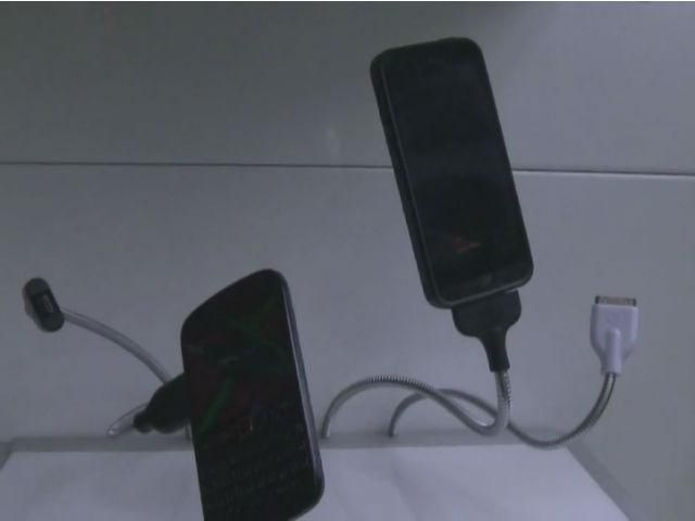 Ученые разработали станцию зарядки гаджетов, компания Eton представила водяной фонарик Ученые разработали станцию зарядки гаджетов, компания Eton представила водяной фонарик