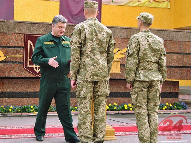 Порошенко наградил героев АТО (Список) Порошенко наградил героев АТО (Список)