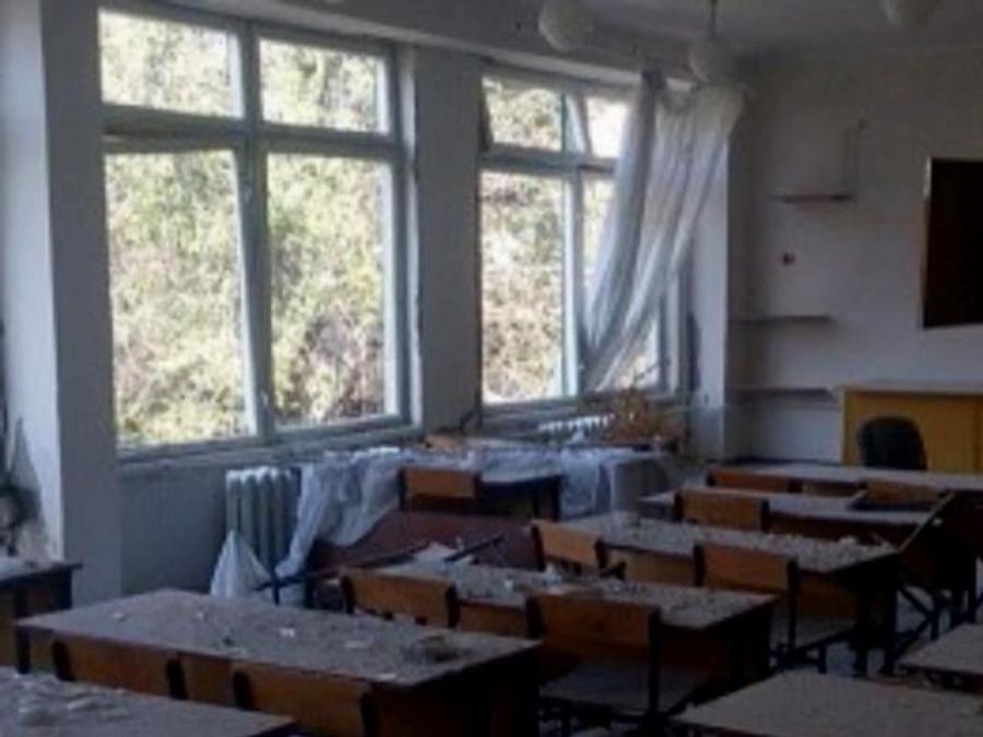 Самые актуальные фото 6 октября: школьный класс после обстрела, еще один депутат в помойке Самые актуальные фото 6 октября: школьный класс после обстрела, еще один депутат в помойке