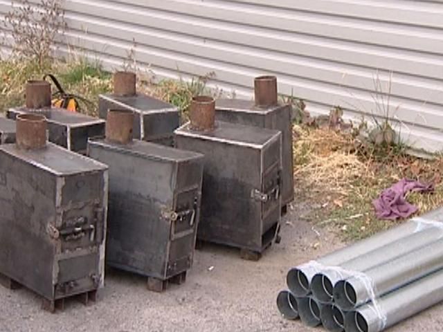 В Харькове волонтеры делают "буржуйки" для бойцов АТО (Видео) В Харькове волонтеры делают "буржуйки" для бойцов АТО (Видео)