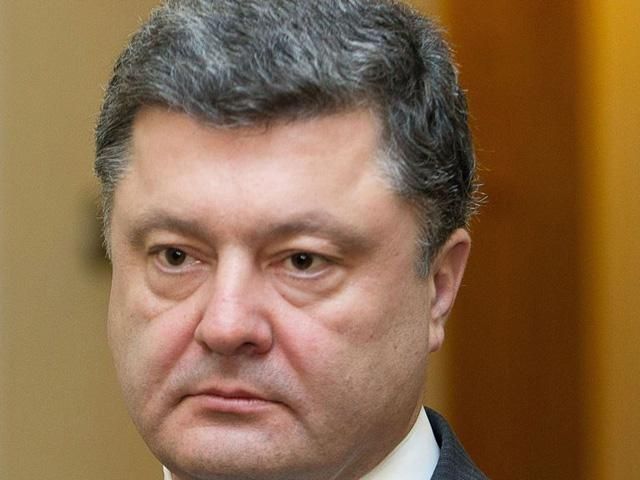 Освободили из плена трех гражданских, — Порошенко Освободили из плена трех гражданских, — Порошенко