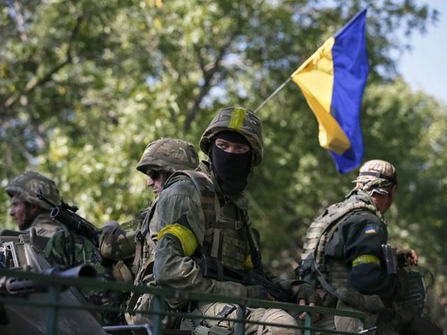 Украинские военные обеспечивают надежную оборону Мариуполя, — штаб АТО 