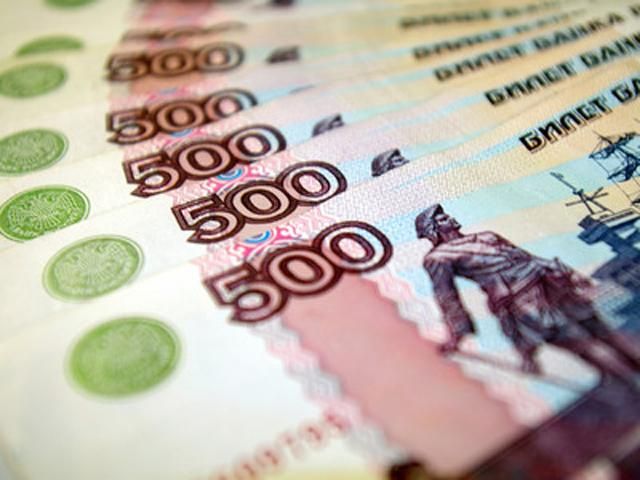 Российский рубль снова опустился до рекордно низкого уровня Российский рубль снова опустился до рекордно низкого уровня