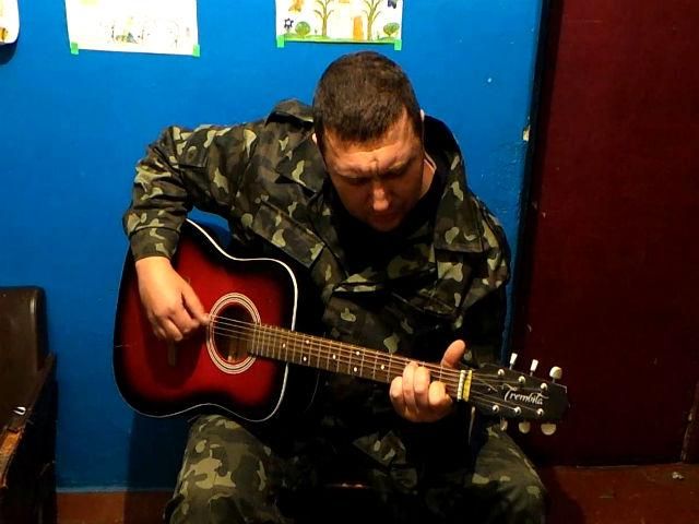 Бойцы батальона "Сич" повышают боевой дух песней (Видео)