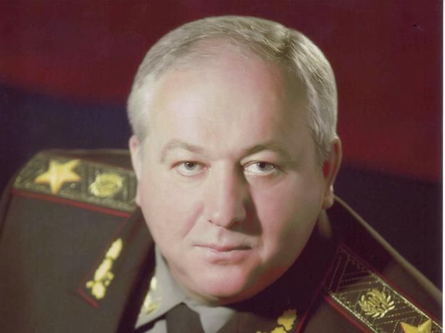 Порошенко може замінити Таруту на генерала Кіхтенка, — ЗМІ Порошенко може замінити Таруту на генерала Кіхтенка, — ЗМІ