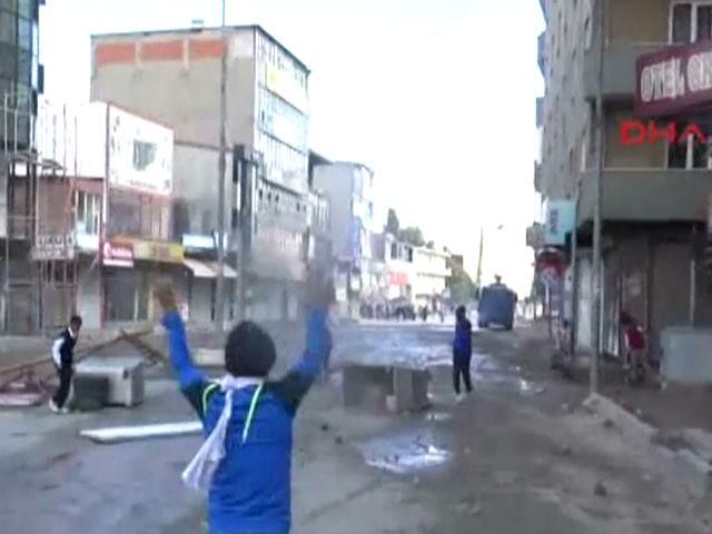 Щонайменше 23 особи загинули під час курдських протестів в Туреччині
Щонайменше 23 особи загинули під час курдських протестів в Туреччині