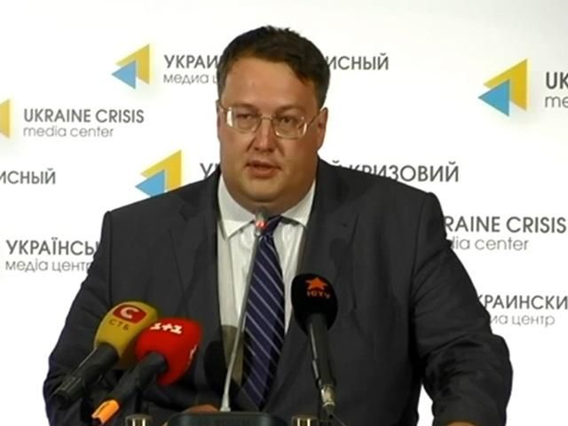Інтерпол не хоче оголошувати в розшук Януковича, — Геращенко