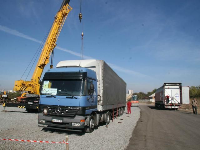 86 вантажівок із німецькою гумдопомогою вже розвантажено, — ДСНС (Фото) 86 вантажівок із німецькою гумдопомогою вже розвантажено, — ДСНС (Фото)