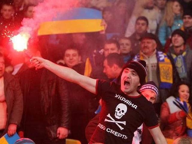 Задержанных фанатов гораздо меньше, чем сто, — посольство Украины в Минске Задержанных фанатов гораздо меньше, чем сто, — посольство Украины в Минске