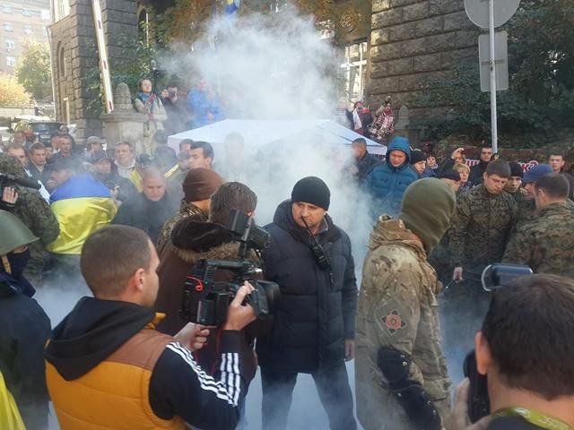 На Банковой подожгли шины(Фото) На Банковой подожгли шины(Фото)