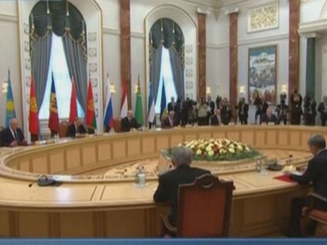 На саміті глав держав СНД підписали більше десятка спільних документів На саміті глав держав СНД підписали більше десятка спільних документів