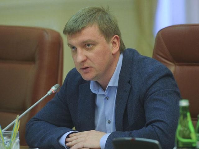 Петренко пояснив, що заява про звільнення не рятує чиновника від люстрації