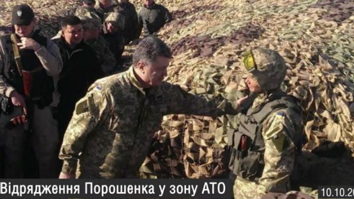 Самые актуальные кадры 10 октября: пикет прокуратуры в Сумах, Порошенко в зоне АТО Самые актуальные кадры 10 октября: пикет прокуратуры в Сумах, Порошенко в зоне АТО