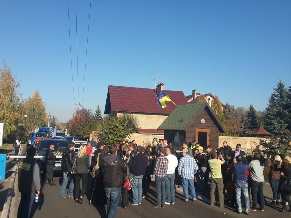 Автомайдан показав маєток Яреми в елітному містечку (Фото. Відео) Автомайдан показав маєток Яреми в елітному містечку (Фото. Відео)