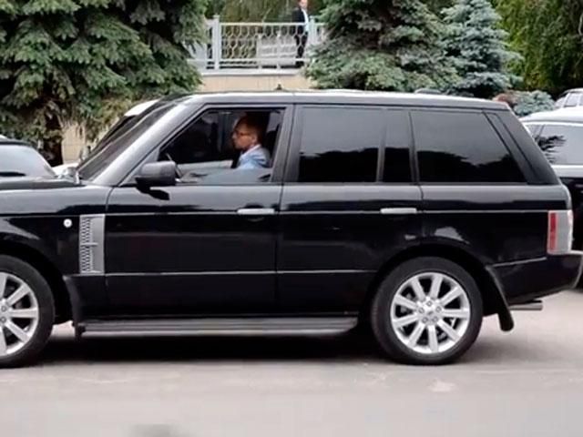 Яценюк звільнив ДАІшника, який самовільно створив йому кортеж із "мигалками" Яценюк звільнив ДАІшника, який самовільно створив йому кортеж із "мигалками"