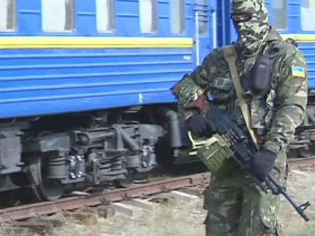 Железнодорожники передали военным плацкартные вагоны