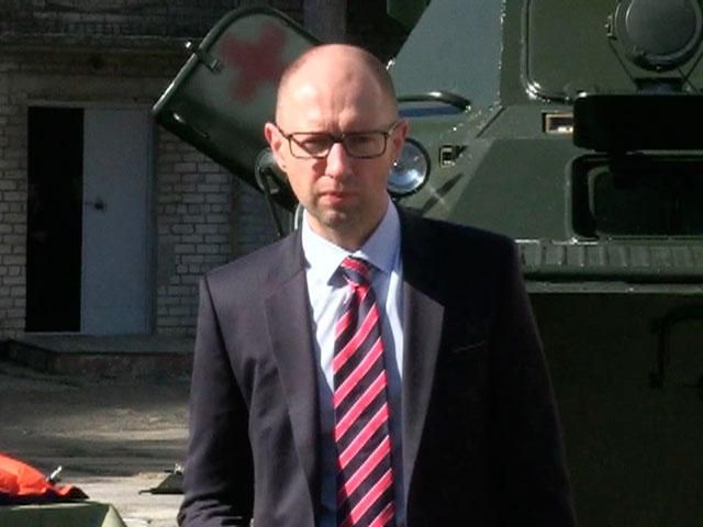 За 5 місяців в Україні відновили близько 13 тисяч одиниць військової техніки, — Яценюк За 5 місяців в Україні відновили близько 13 тисяч одиниць військової техніки, — Яценюк