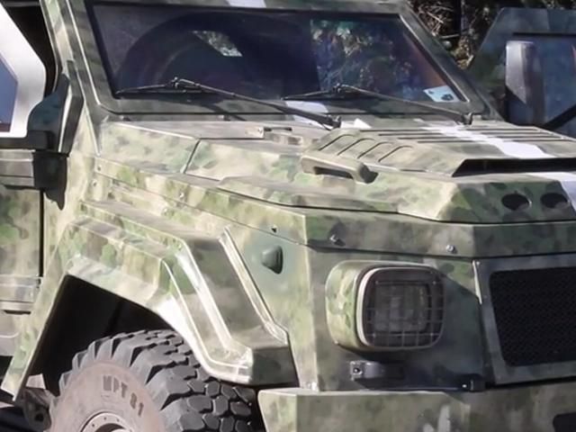 Внедорожник Януковича-младшего отдали бойцам АТО (Видео) Внедорожник Януковича-младшего отдали бойцам АТО (Видео)