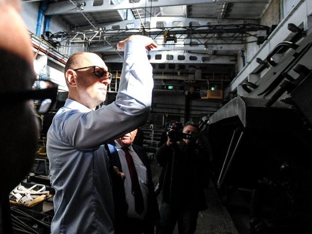 Ще кілька місяців тому старі БТРи здавали на металобрухт, — Яценюк Ще кілька місяців тому старі БТРи здавали на металобрухт, — Яценюк