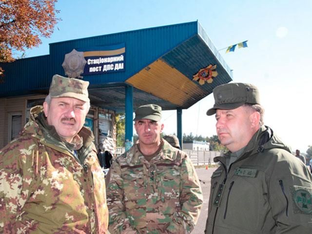 Полторак приказал командирам в зоне АТО "усовершенствовать места несения службы" Полторак приказал командирам в зоне АТО "усовершенствовать места несения службы"