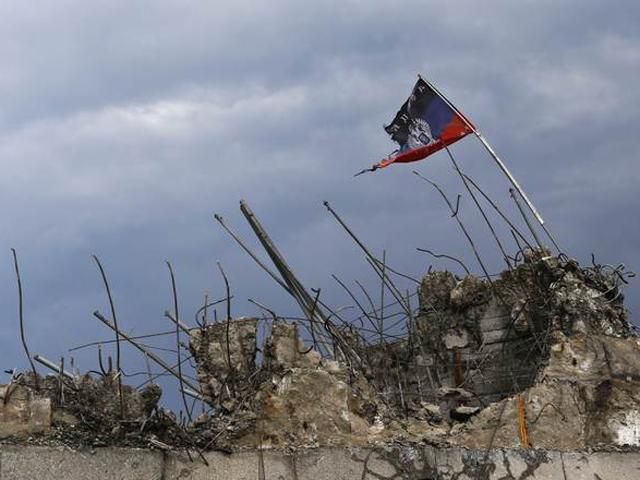 Терористи запевняють, що українські військові порушили "режим тиші" Терористи запевняють, що українські військові порушили "режим тиші"