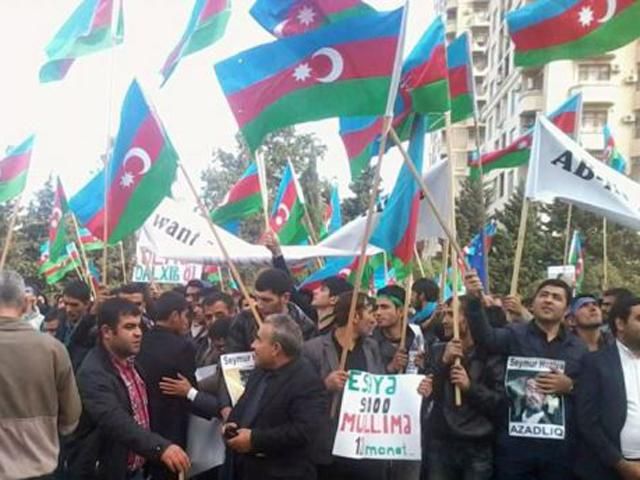 В Азербайджане требовали отставки президента Алиева (Фото. Видео) В Азербайджане требовали отставки президента Алиева (Фото. Видео)