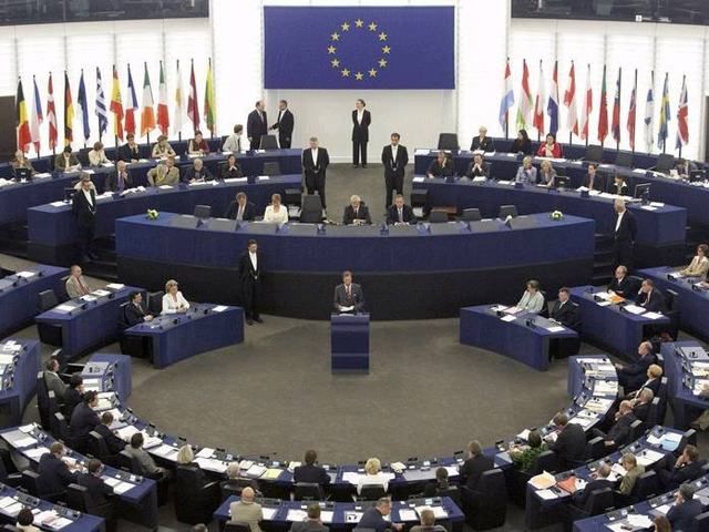 На "підзаробітках" євродепутати заробляють мільйони євро, — Transparency International