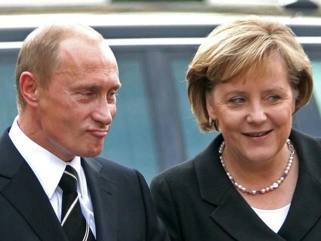 У Путина говорят, что к нему Меркель позвонила У Путина говорят, что к нему Меркель позвонила