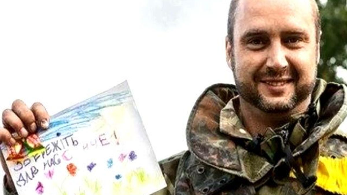 Самые актуальные фото недели: охранники Мариуполя, Порошенко подписал закон о люстрации Самые актуальные фото недели: охранники Мариуполя, Порошенко подписал закон о люстрации
