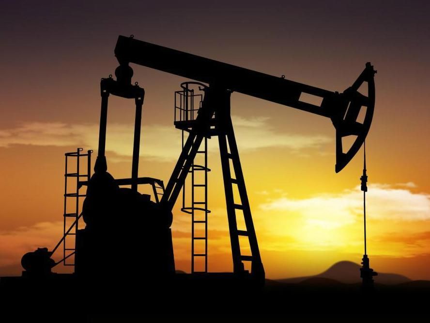Цены на нефть упали более чем на доллар