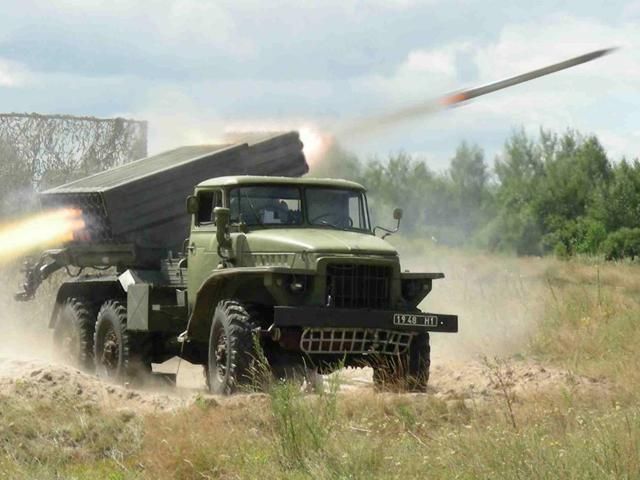 Террористы обстреляли из "Градов" Дебальцево: есть жертвы и раненые Террористы обстреляли из "Градов" Дебальцево: есть жертвы и раненые