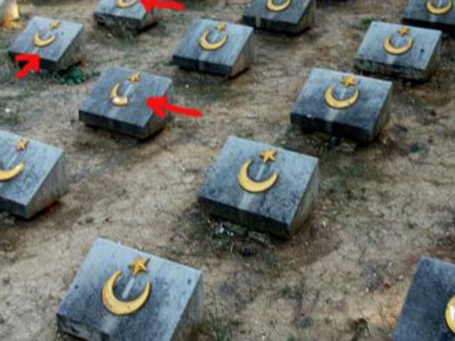 У Севастополі осквернили Меморіальний комплекс (Фото, Відео) У Севастополі осквернили Меморіальний комплекс (Фото, Відео)