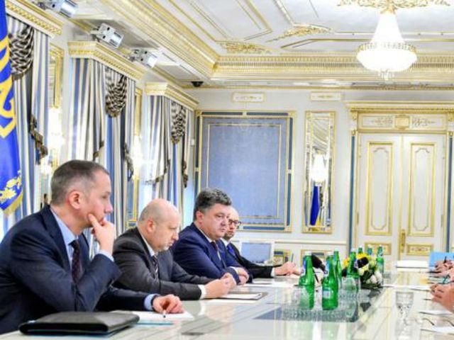 Порошенко направив на опублікування закон про люстрацію Порошенко направив на опублікування закон про люстрацію