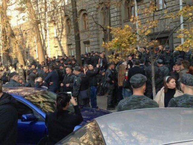 Под АП бунтуют ВВшникы, а не Нацгвардия, — Парубий Под АП бунтуют ВВшникы, а не Нацгвардия, — Парубий