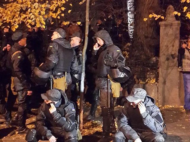 Полторак назвав протести бійців через демобілізацію незаконними Полторак назвав протести бійців через демобілізацію незаконними