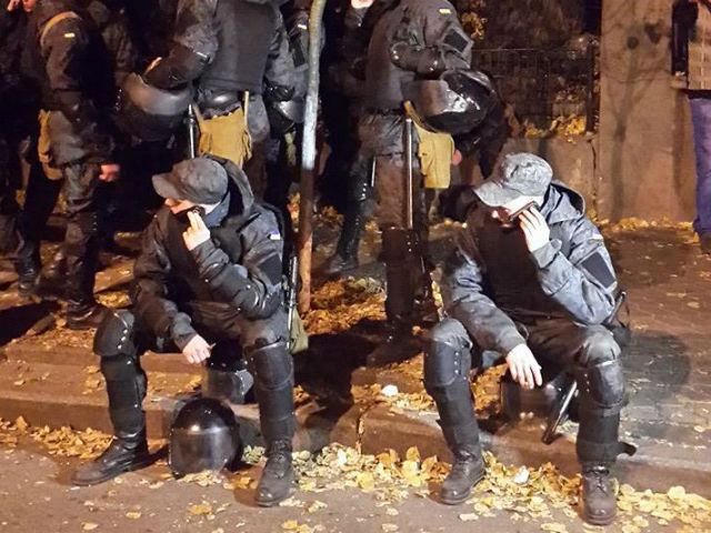 Полторак обіцяє 15 жовтня виплатити зарплату військовим, які протестують під АП Полторак обіцяє 15 жовтня виплатити зарплату військовим, які протестують під АП