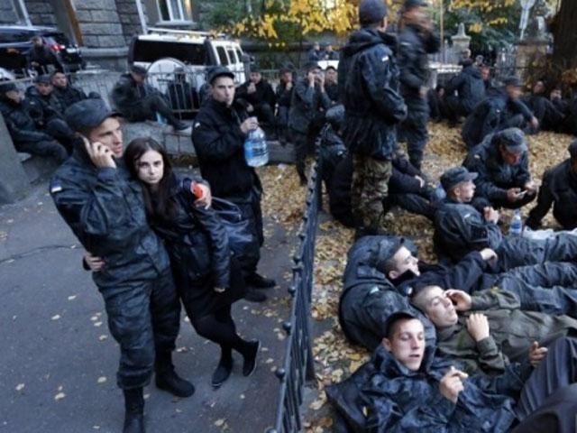 Бійці-протестувальники з-під АП невеликими групами повертаються до військових частин Бійці-протестувальники з-під АП невеликими групами повертаються до військових частин