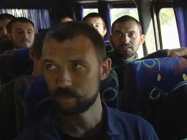 В Запорожье встретили 17 освобожденных из плена нацгвардейцев (Видео)