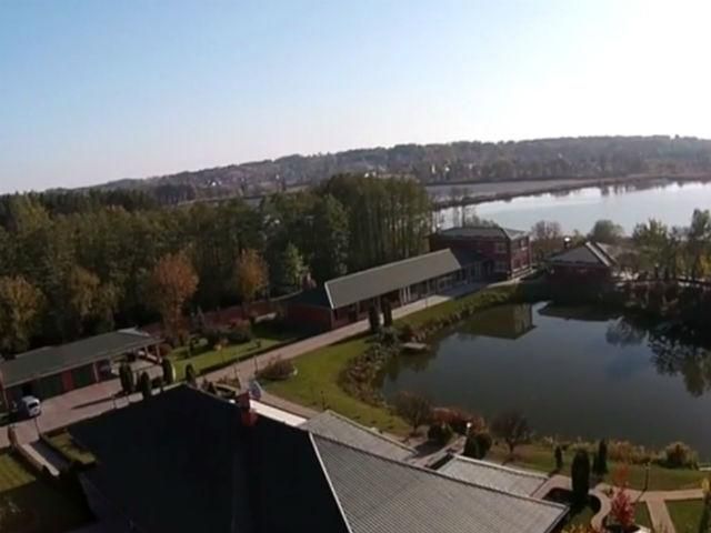 Активисты сняли на видео имение заместителя Яремы Даниленко Активисты сняли на видео имение заместителя Яремы Даниленко