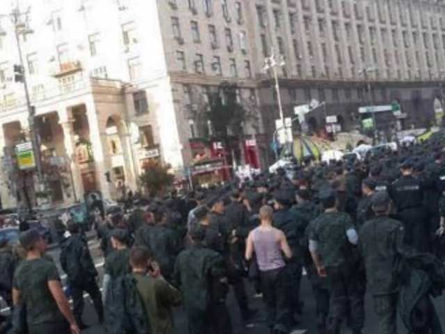 Самые актуальные фото 13 октября: Нацгвардия возле АП, из зоны АТО вернулась "Киевская Русь"